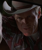 ROSWELL_-_E1X07_RIVER_DOG_321.jpg
