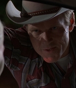 ROSWELL_-_E1X07_RIVER_DOG_322.jpg