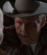 ROSWELL_-_E1X07_RIVER_DOG_331.jpg