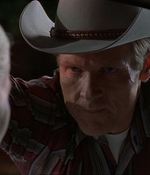ROSWELL_-_E1X07_RIVER_DOG_333.jpg