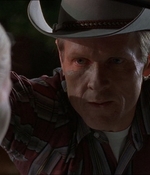 ROSWELL_-_E1X07_RIVER_DOG_335.jpg
