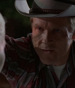 ROSWELL_-_E1X07_RIVER_DOG_340.jpg