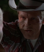 ROSWELL_-_E1X07_RIVER_DOG_341.jpg