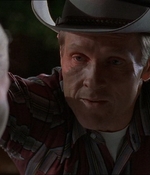 ROSWELL_-_E1X07_RIVER_DOG_344.jpg