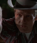 ROSWELL_-_E1X07_RIVER_DOG_346.jpg