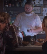 ROSWELL_-_E1X07_RIVER_DOG_350.jpg