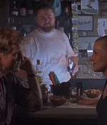 ROSWELL_-_E1X07_RIVER_DOG_352.jpg