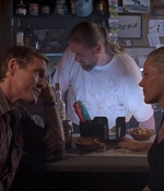 ROSWELL_-_E1X07_RIVER_DOG_363.jpg