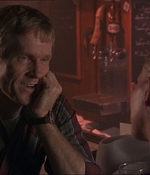 ROSWELL_-_E1X07_RIVER_DOG_366.jpg