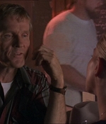 ROSWELL_-_E1X07_RIVER_DOG_371.jpg