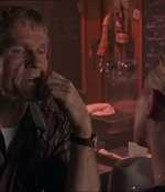 ROSWELL_-_E1X07_RIVER_DOG_372.jpg