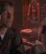 ROSWELL_-_E1X07_RIVER_DOG_373.jpg