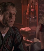 ROSWELL_-_E1X07_RIVER_DOG_374.jpg