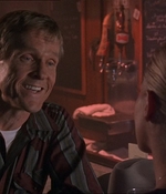 ROSWELL_-_E1X07_RIVER_DOG_375.jpg