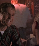ROSWELL_-_E1X07_RIVER_DOG_380.jpg