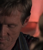 ROSWELL_-_E1X07_RIVER_DOG_386.jpg
