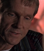 ROSWELL_-_E1X07_RIVER_DOG_395.jpg