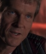 ROSWELL_-_E1X07_RIVER_DOG_400.jpg