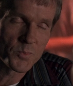 ROSWELL_-_E1X07_RIVER_DOG_401.jpg
