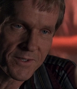 ROSWELL_-_E1X07_RIVER_DOG_403.jpg