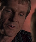 ROSWELL_-_E1X07_RIVER_DOG_410.jpg