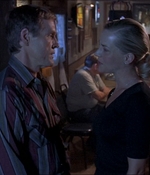 ROSWELL_-_E1X07_RIVER_DOG_429.jpg