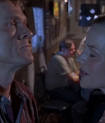 ROSWELL_-_E1X07_RIVER_DOG_460.jpg