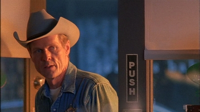 ROSWELL_-_E1X09_HEAT_WAVE_005.jpg