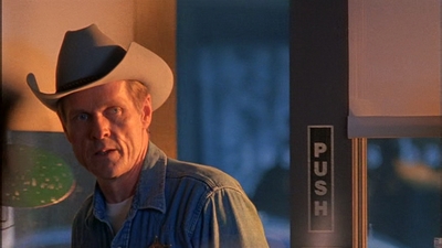 ROSWELL_-_E1X09_HEAT_WAVE_006.jpg