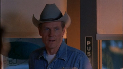 ROSWELL_-_E1X09_HEAT_WAVE_010.jpg