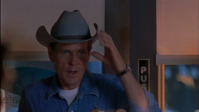 ROSWELL_-_E1X09_HEAT_WAVE_011.jpg