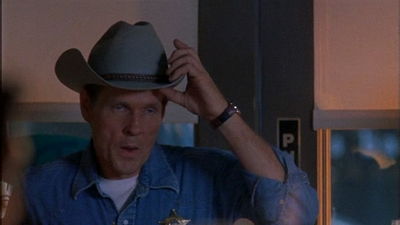 ROSWELL_-_E1X09_HEAT_WAVE_012.jpg