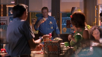 ROSWELL_-_E1X09_HEAT_WAVE_016.jpg