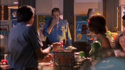 ROSWELL_-_E1X09_HEAT_WAVE_018.jpg