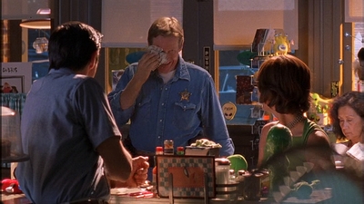 ROSWELL_-_E1X09_HEAT_WAVE_022.jpg