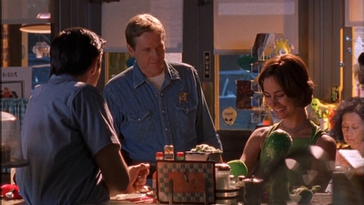 ROSWELL_-_E1X09_HEAT_WAVE_025.jpg