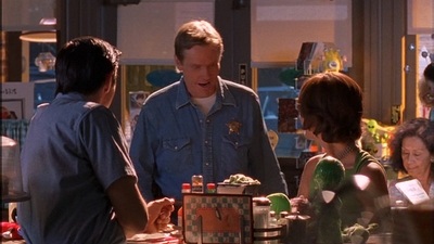 ROSWELL_-_E1X09_HEAT_WAVE_026.jpg
