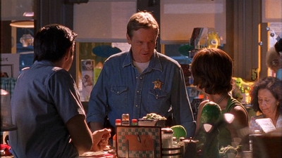 ROSWELL_-_E1X09_HEAT_WAVE_027.jpg