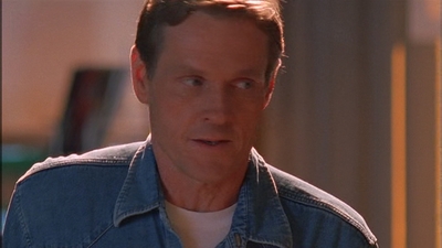 ROSWELL_-_E1X09_HEAT_WAVE_030.jpg