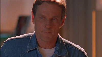 ROSWELL_-_E1X09_HEAT_WAVE_031.jpg