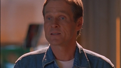 ROSWELL_-_E1X09_HEAT_WAVE_035.jpg