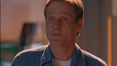 ROSWELL_-_E1X09_HEAT_WAVE_038.jpg