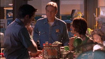ROSWELL_-_E1X09_HEAT_WAVE_039.jpg