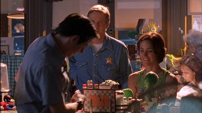 ROSWELL_-_E1X09_HEAT_WAVE_040.jpg