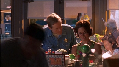 ROSWELL_-_E1X09_HEAT_WAVE_049.jpg