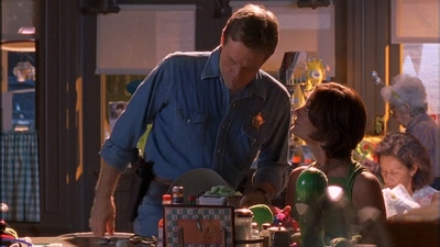 ROSWELL_-_E1X09_HEAT_WAVE_054.jpg