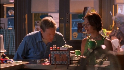 ROSWELL_-_E1X09_HEAT_WAVE_059.jpg