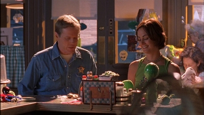 ROSWELL_-_E1X09_HEAT_WAVE_060.jpg