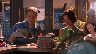 ROSWELL_-_E1X09_HEAT_WAVE_063.jpg