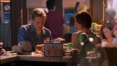 ROSWELL_-_E1X09_HEAT_WAVE_081.jpg